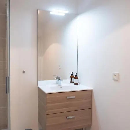 Bright Studio With A Nice View On The Sacre-coeur
